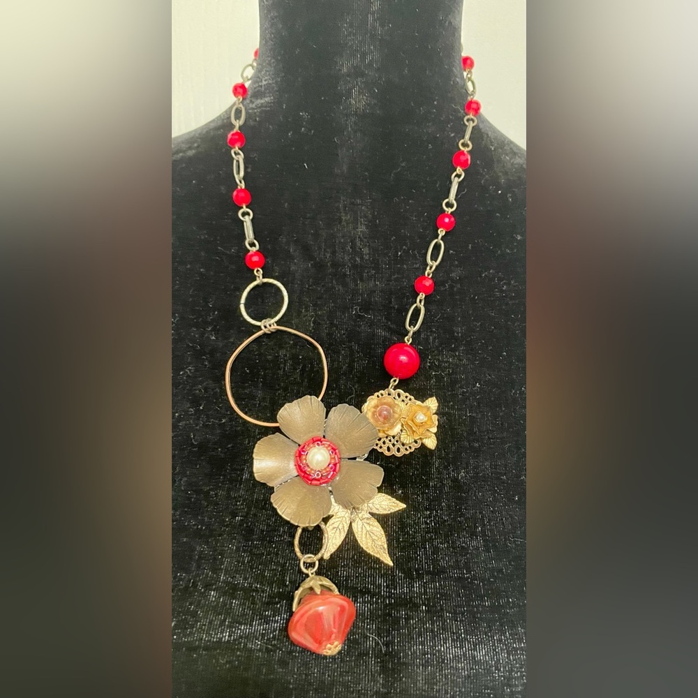 Vintage Venetian Gold and Red Floral Pendant Necklace